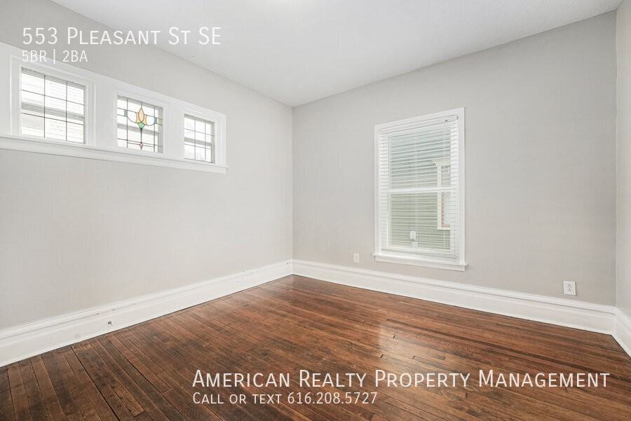 553 Pleasant St Se - Photo 7 of 17