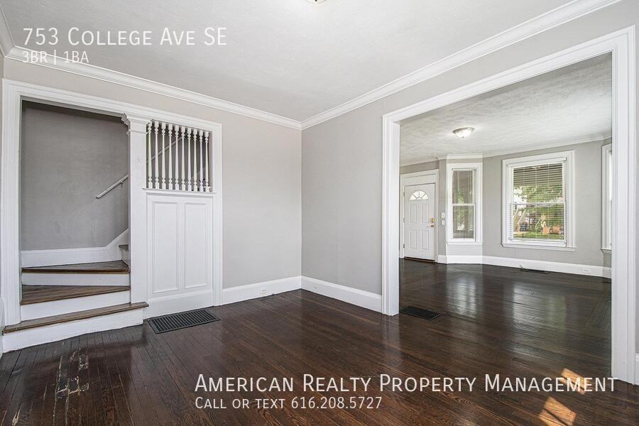 753 College Ave Se - Photo 6 of 18