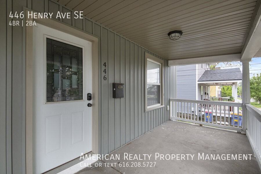 446 Henry Ave Se - Photo 2 of 19