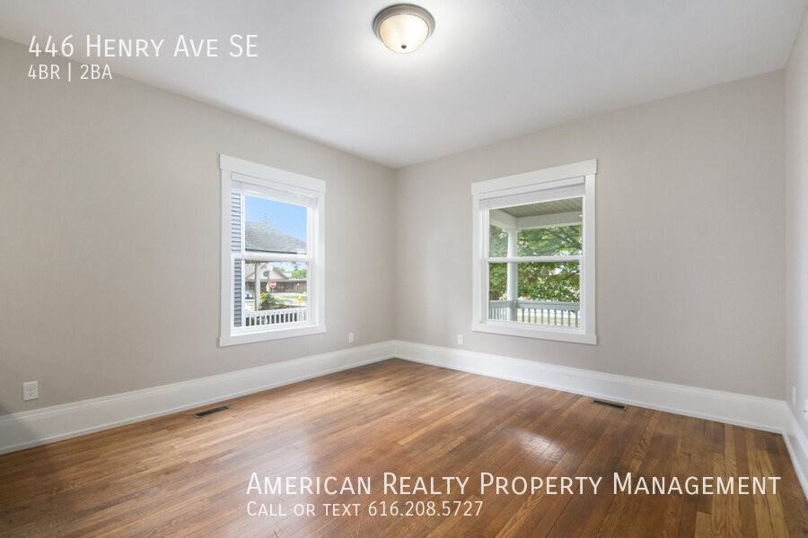 446 Henry Ave Se - Photo 7 of 19