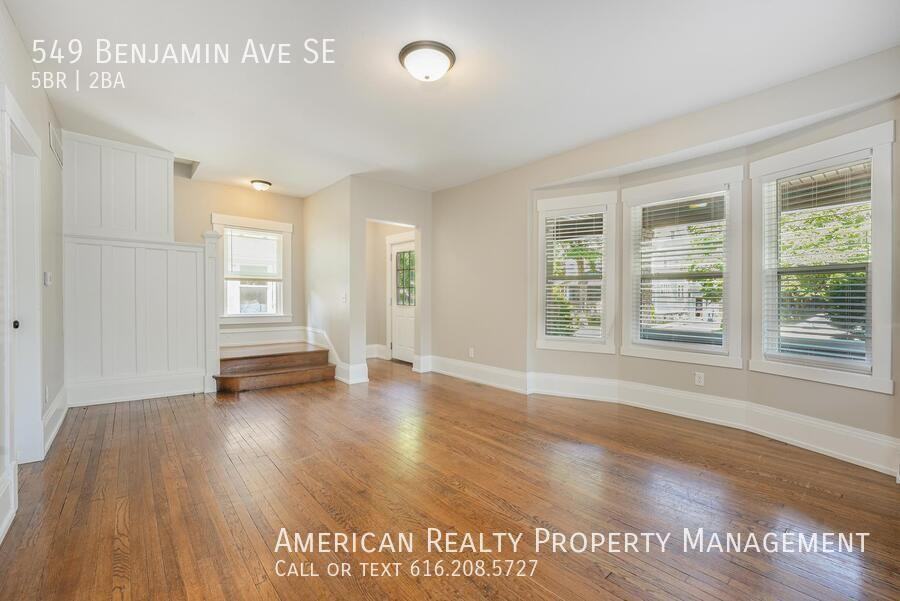 549 Benjamin Ave Se - Photo 6 of 18