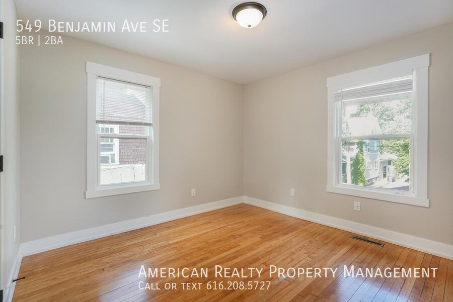 549 Benjamin Ave Se - Photo 7 of 18