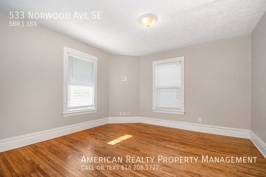 533 Norwood Ave Se - Photo 7 of 20
