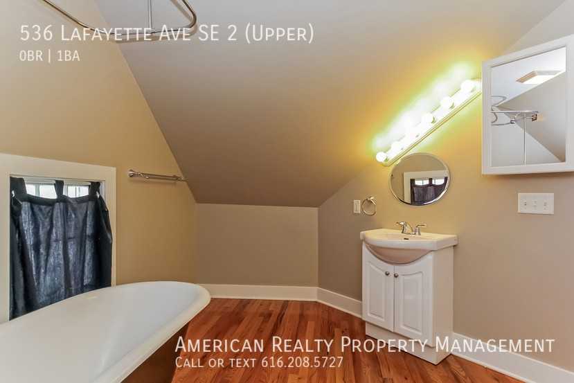 536 Lafayette Avenue Southeast - Photo 4 of 7