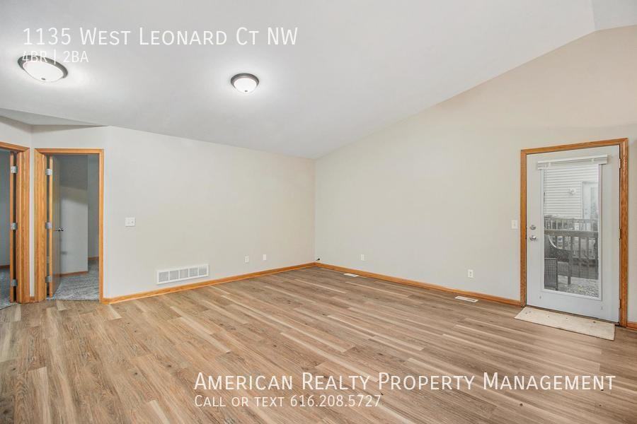 1135 W Leonard Ct Nw - Photo 5 of 19