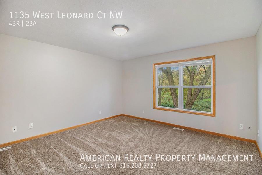 1135 W Leonard Ct Nw - Photo 7 of 19