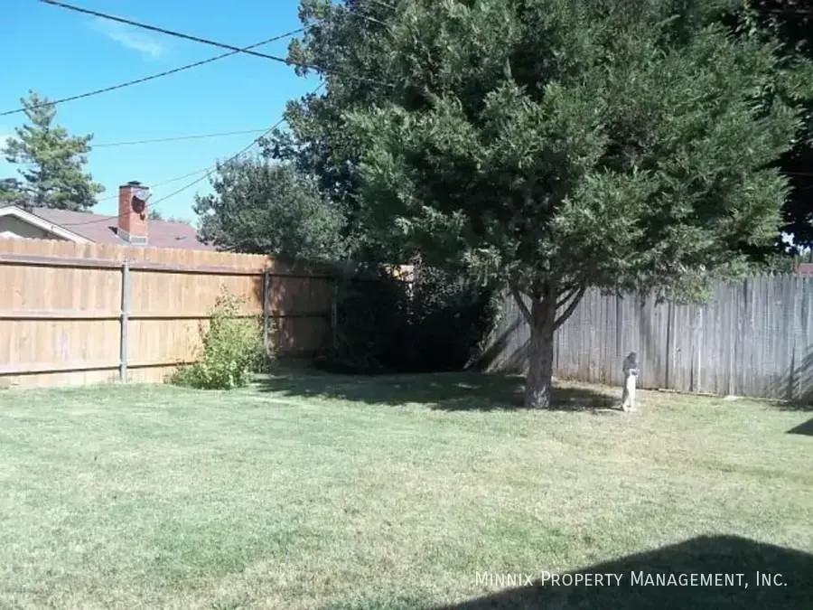 6712 Gainsborough Rd - Photo 3 of 33