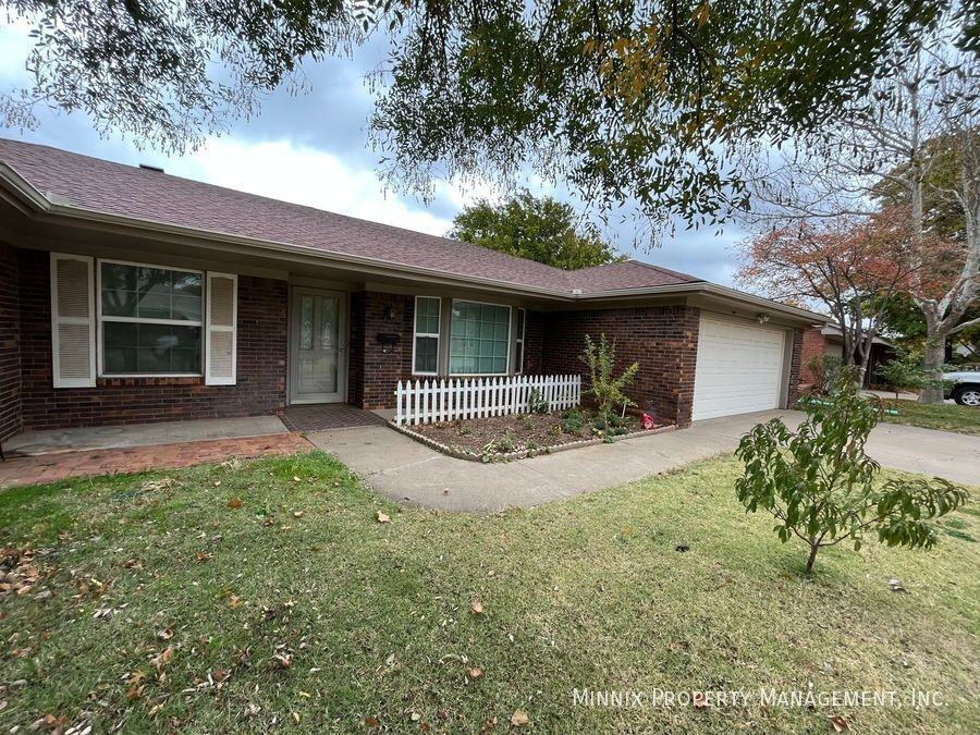 6712 Gainsborough Rd - Photo 6 of 33