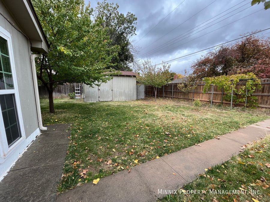 6712 Gainsborough Rd - Photo 7 of 33