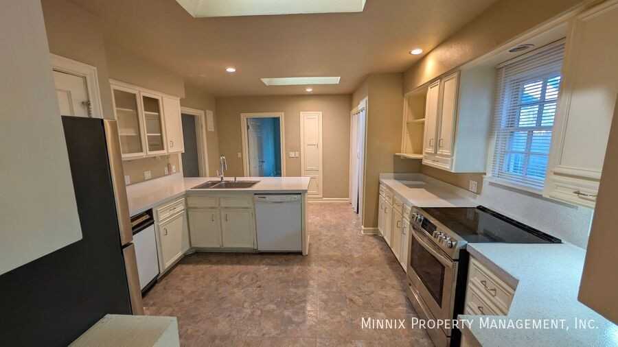 2407 22nd Street - Photo 6 of 18