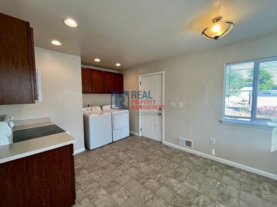 990 Newark Street - Photo 7 of 15