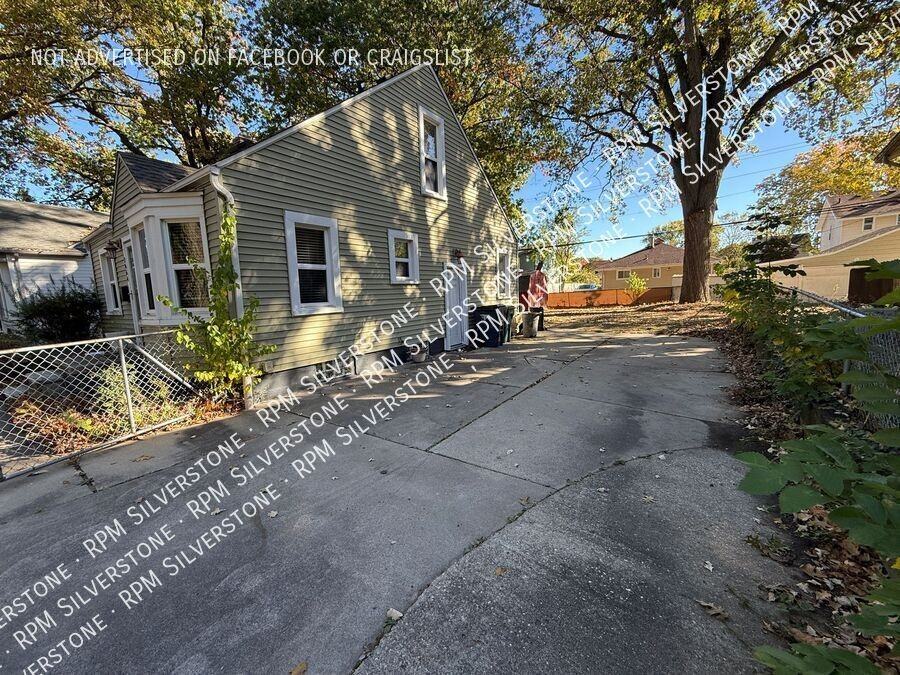 2664 Tyler Ave - Photo 2 of 15