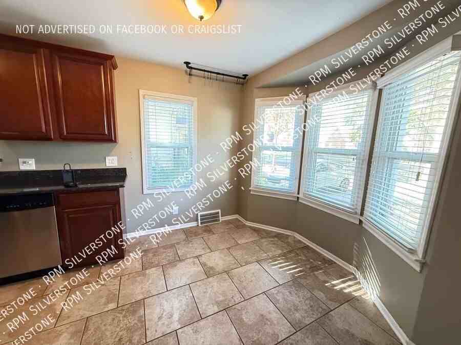 2664 Tyler Ave - Photo 6 of 15