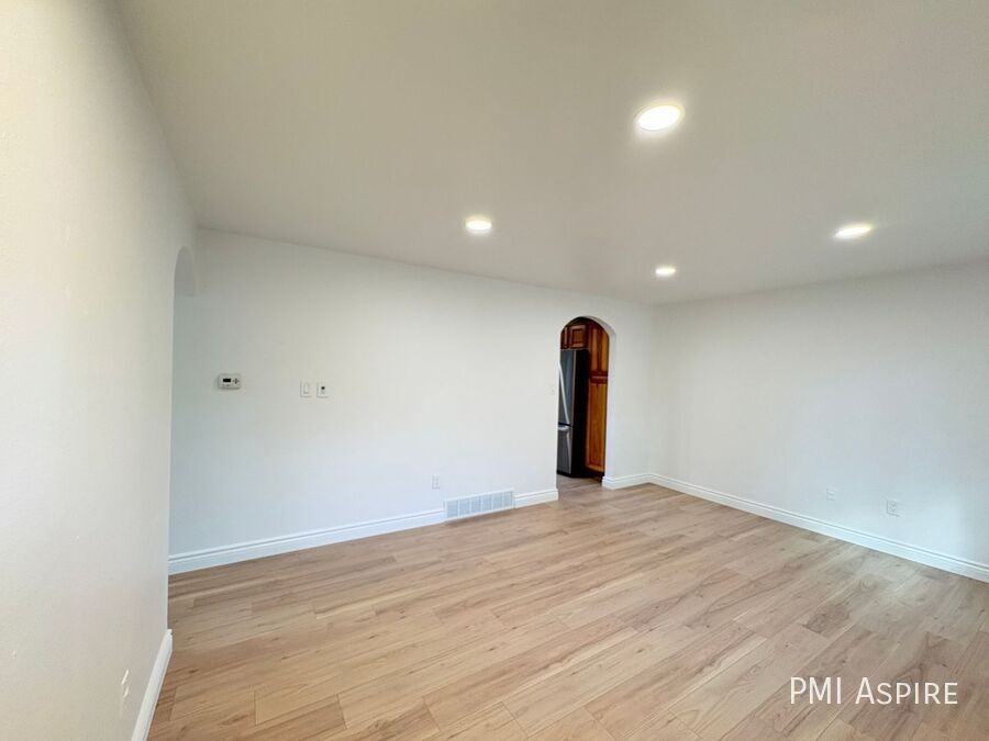 1016 S Gay Dr - Photo 2 of 20