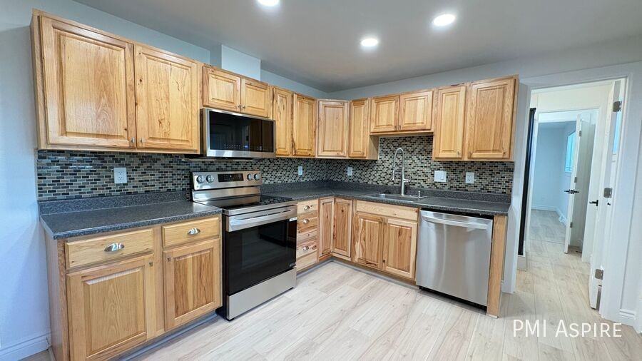 1016 S Gay Dr - Photo 5 of 20