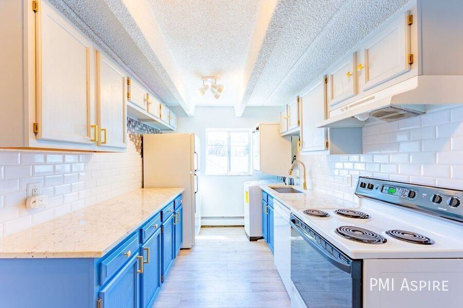 1180 North Yosemite Street #210