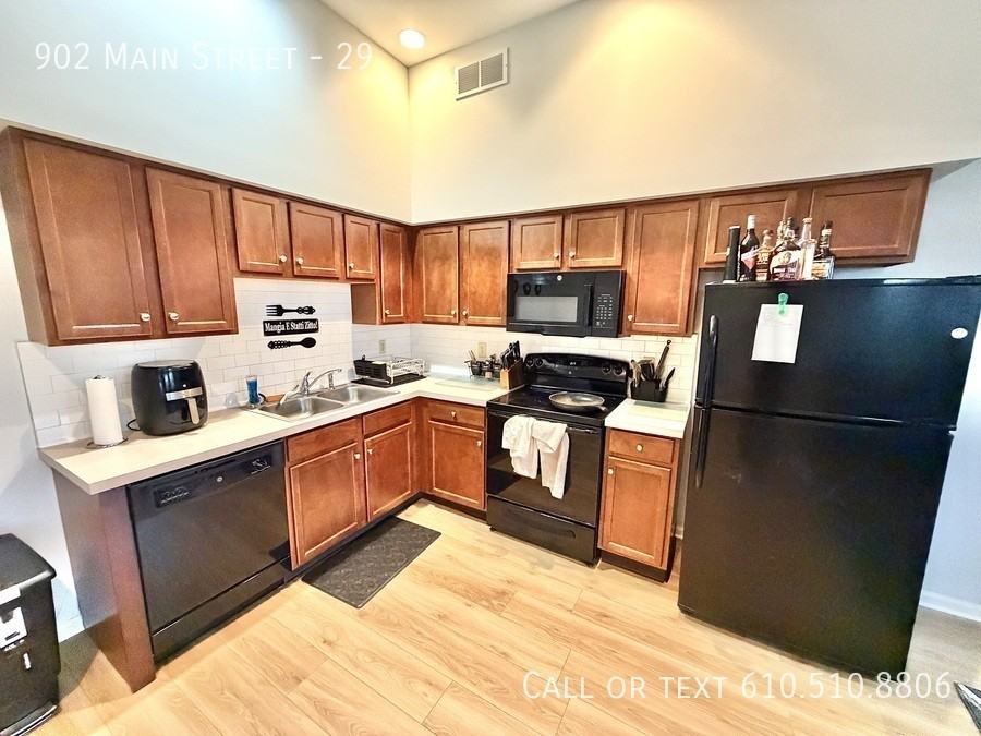 902 Main St - Photo 4 of 35