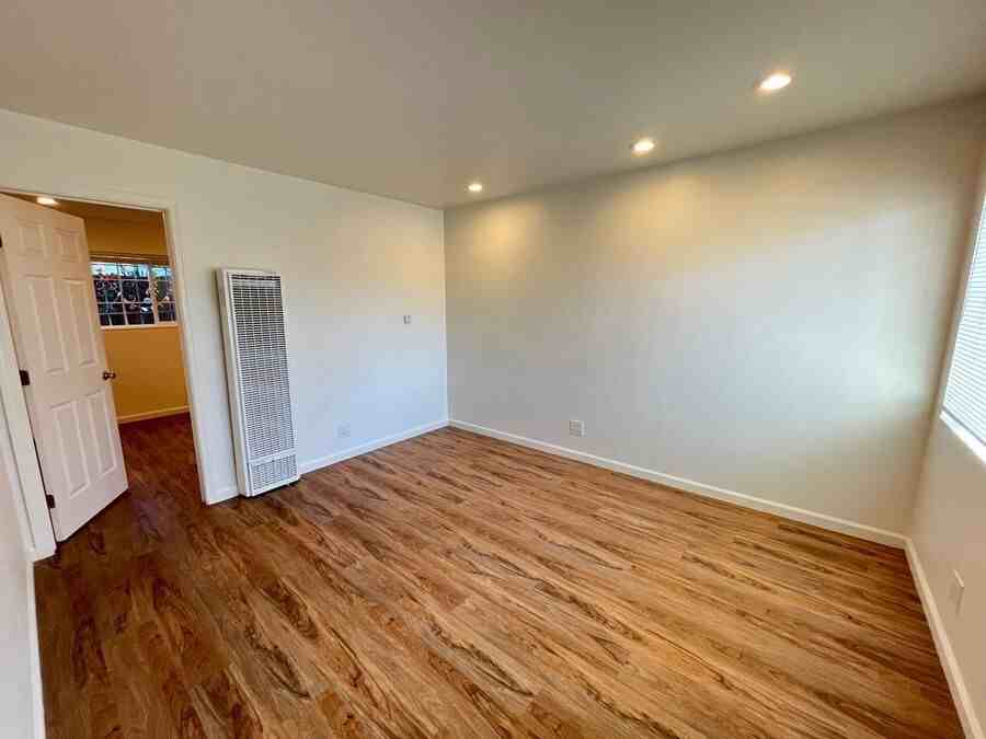 678 37th Street #04 - Photo 2 of 12