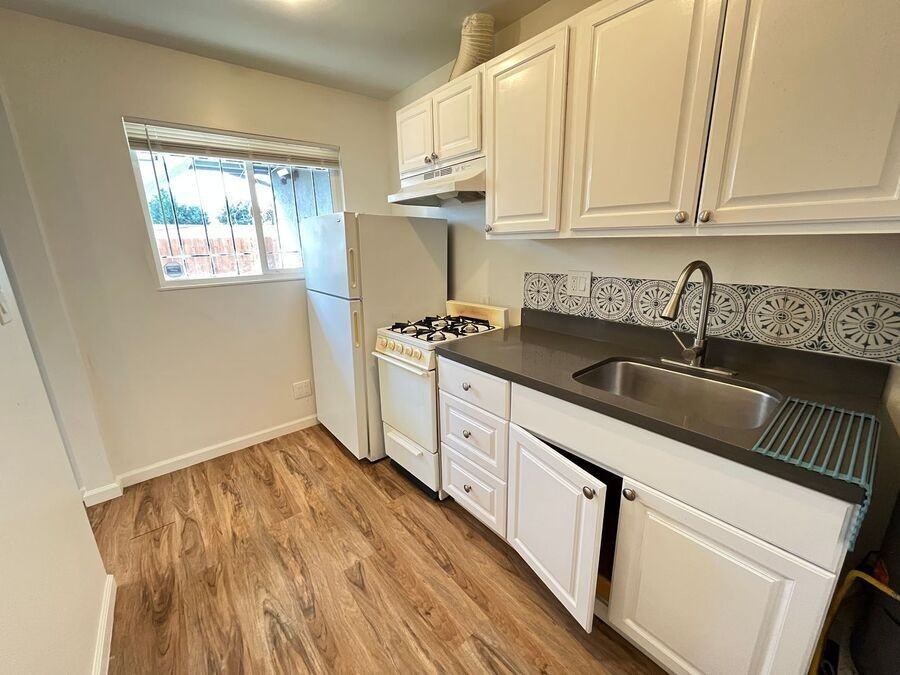 678 37th Street #04 - Photo 3 of 12