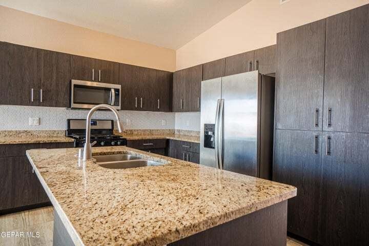 14933 Tierra Isaiah Avenue - Photo 3 of 16