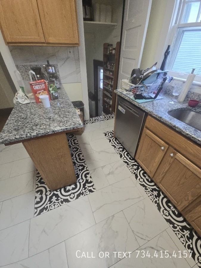 818 Packard St - Photo 2 of 50