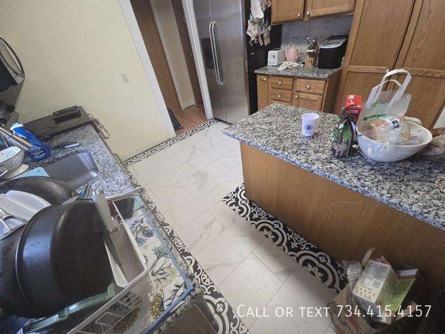 818 Packard St - Photo 5 of 50