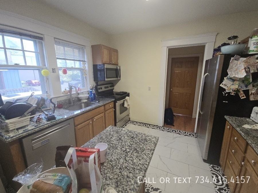 818 Packard St - Photo 6 of 50