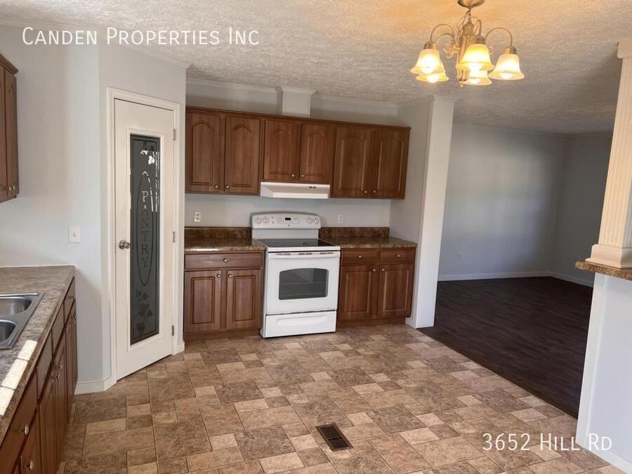 3652 Hill Rd - Photo 3 of 21