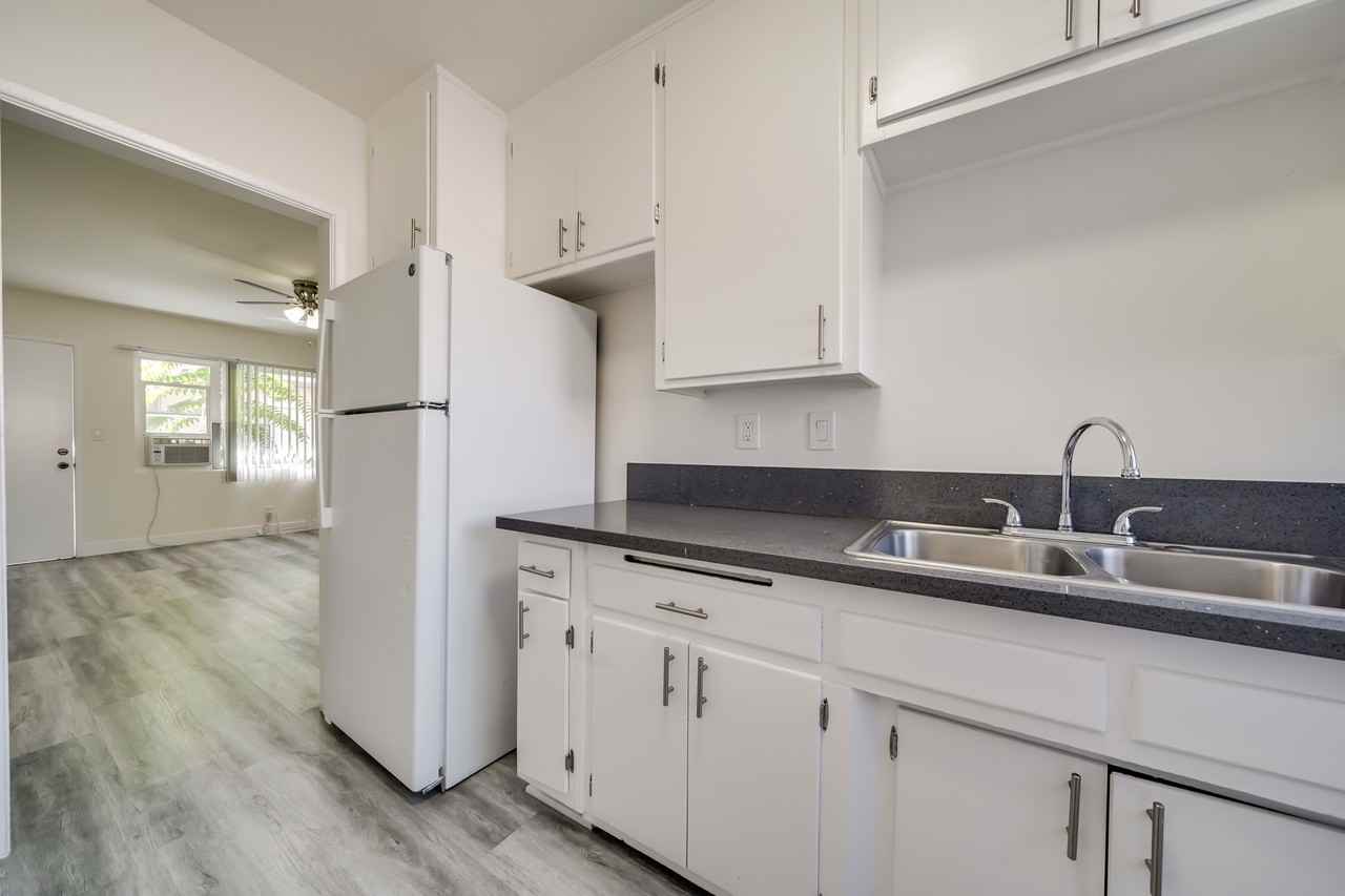 248 Loma Dr #33D - Photo 2 of 10