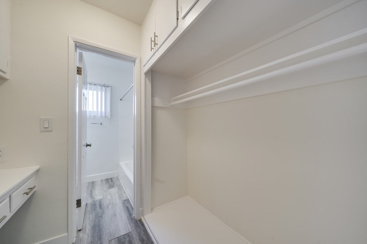 248 Loma Dr #33D - Photo 7 of 10