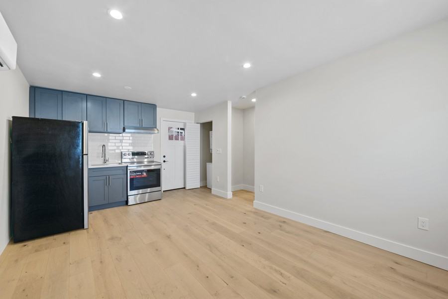 639 N Spaulding - Photo 3 of 32