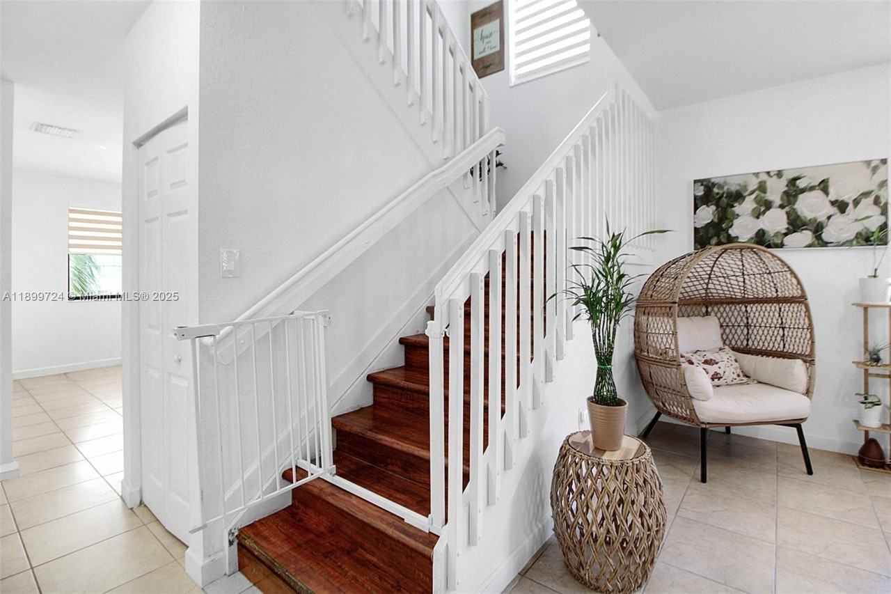 22760 Sw 105th Ave - Photo 3 of 23