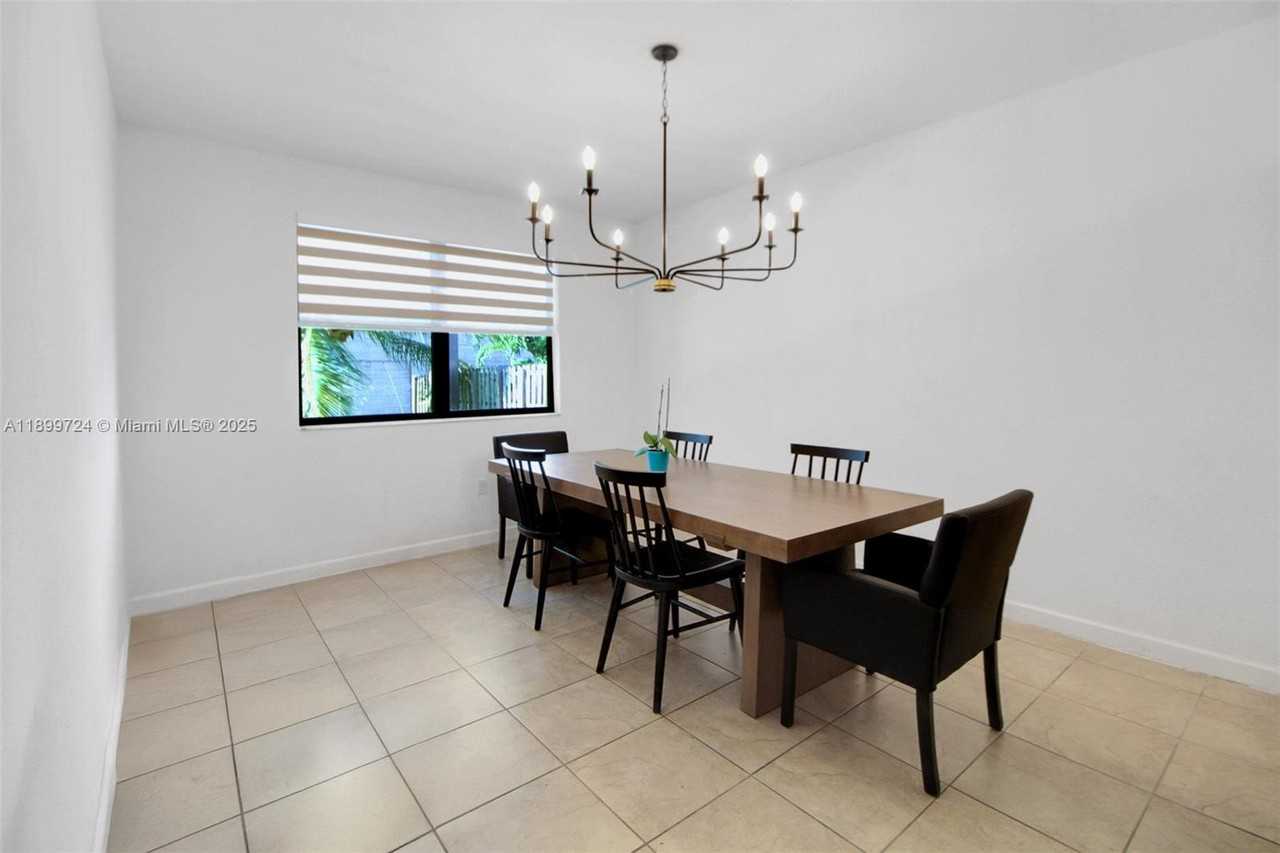 22760 Sw 105th Ave - Photo 4 of 23