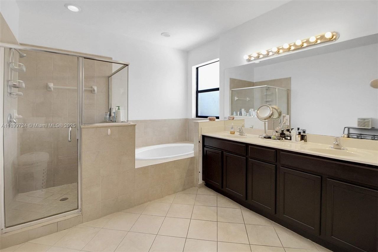 22760 Sw 105th Ave - Photo 5 of 23