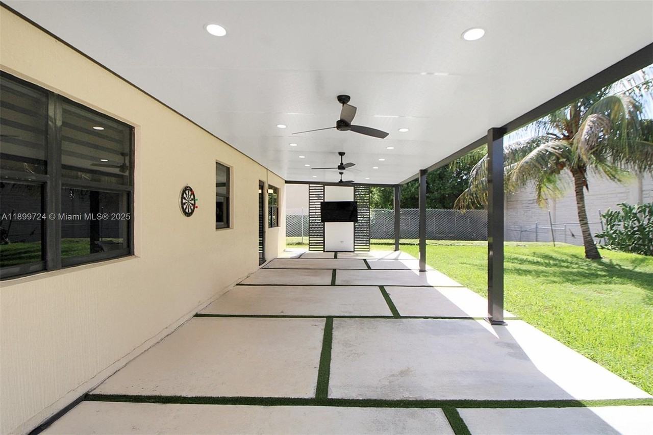 22760 Sw 105th Ave - Photo 6 of 23