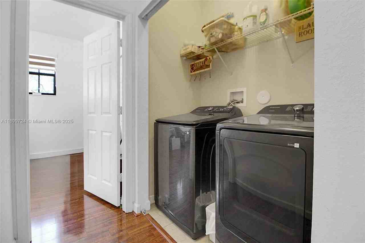 22760 Sw 105th Ave - Photo 7 of 23