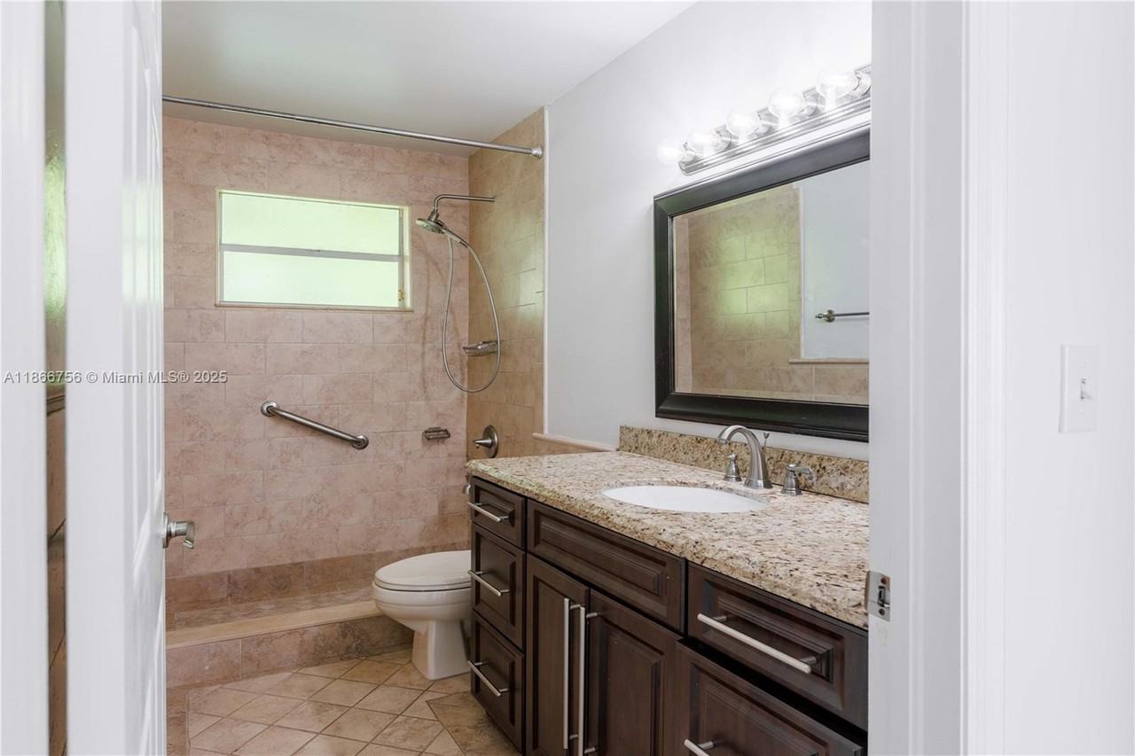 4670 Sw 154th Pl - Photo 4 of 50