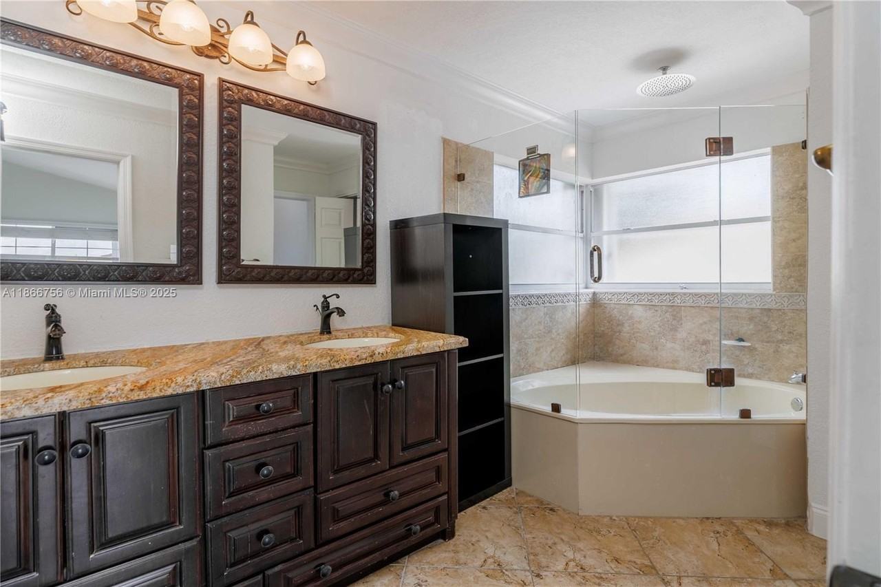 4670 Sw 154th Pl - Photo 5 of 50