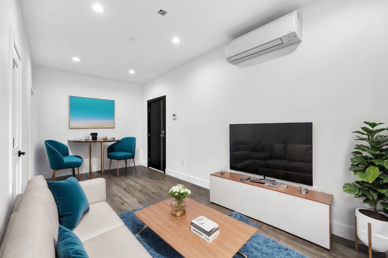 533 Greenwich Street - Photo 6 of 10