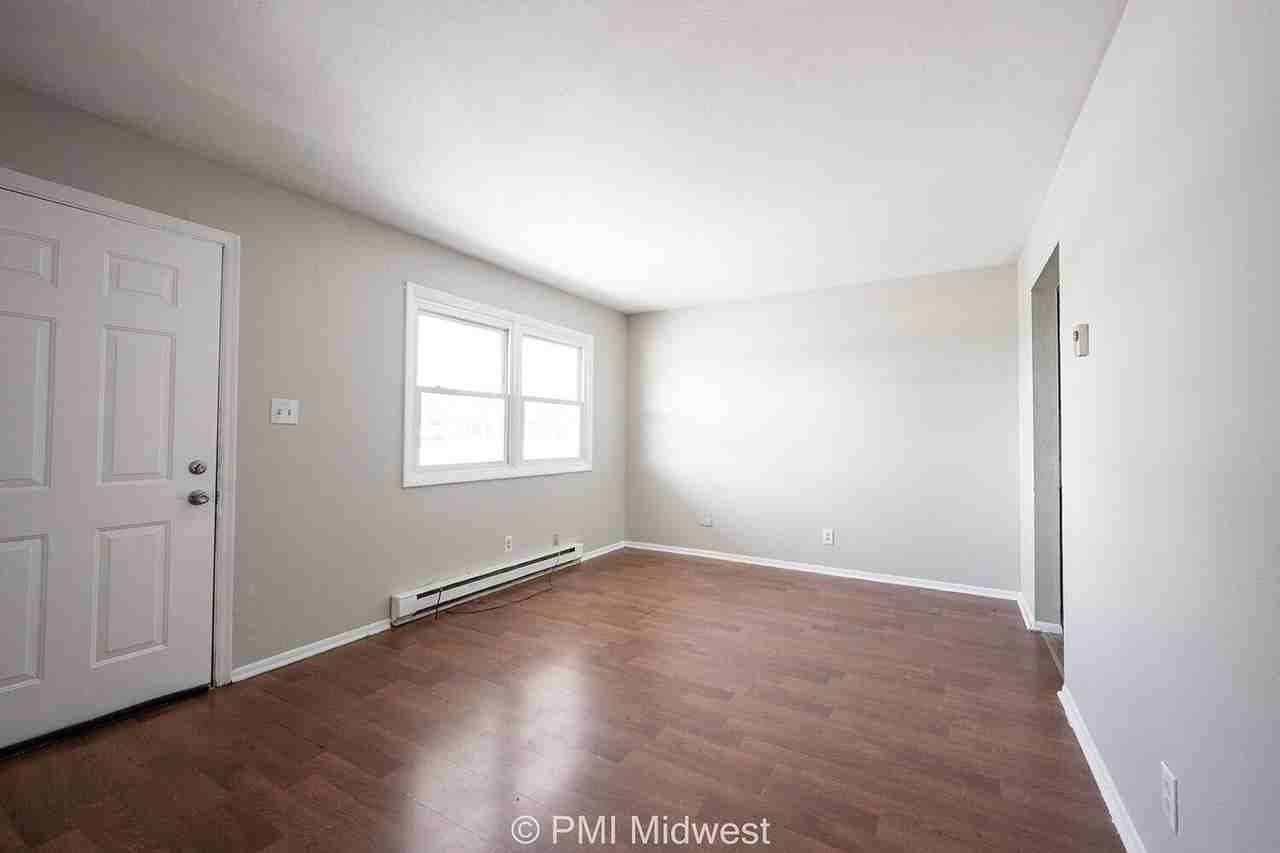 4881 S 300 W Apt 5 - Photo 3 of 15