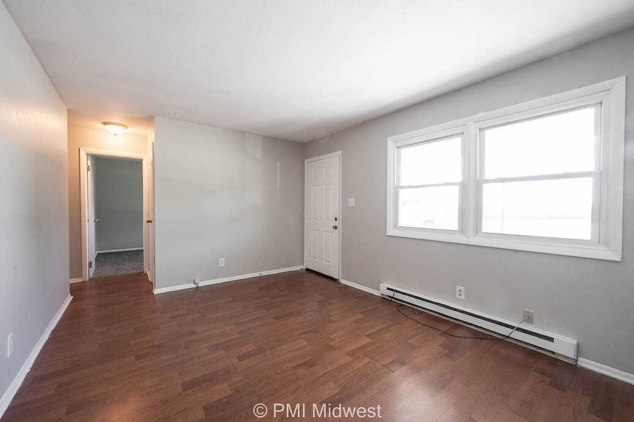 4881 S 300 W Apt 5 - Photo 4 of 15