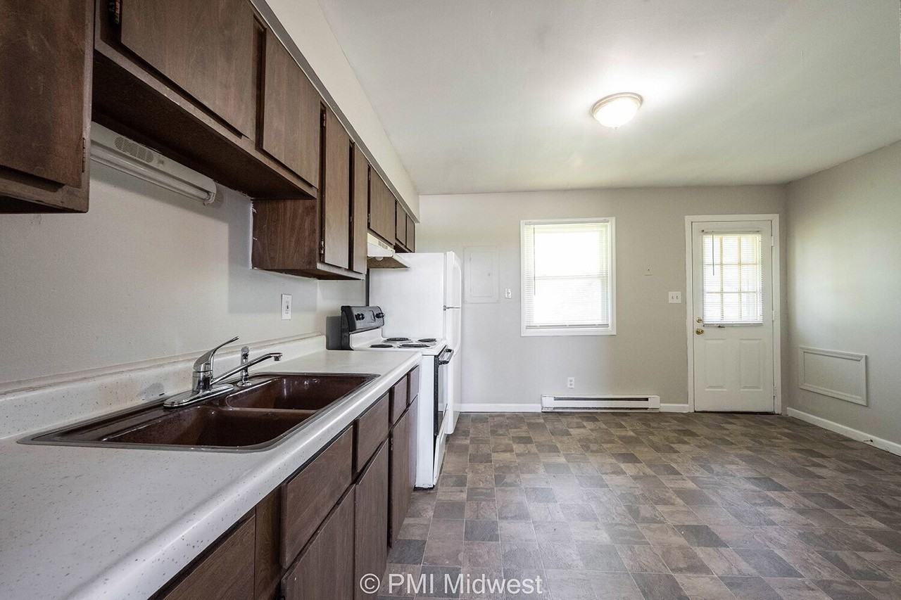 4881 S 300 W Apt 5 - Photo 5 of 15