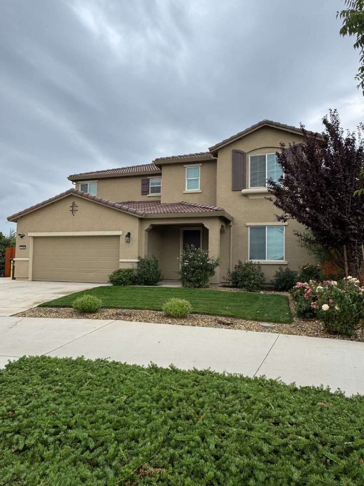 2504 Creekview Dr - Photo 2 of 20