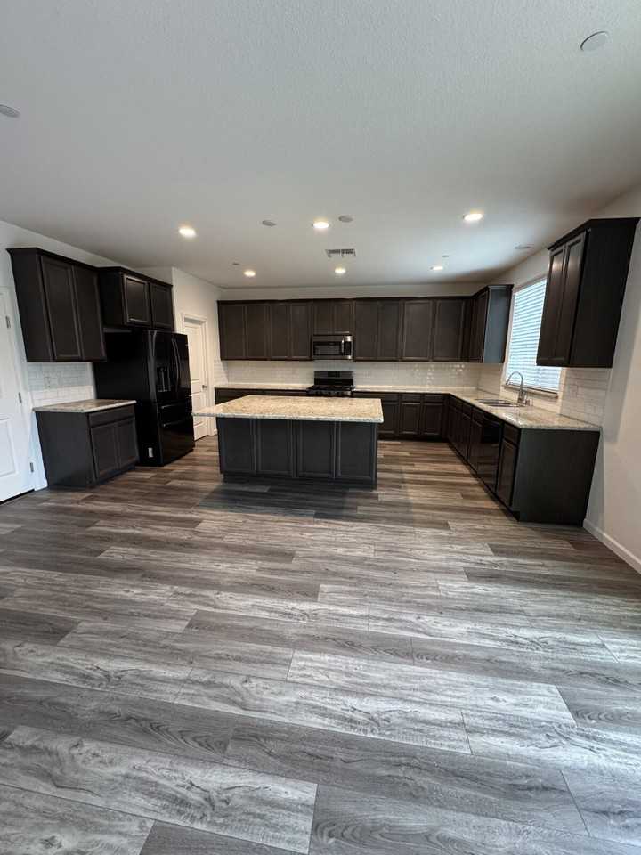 2504 Creekview Dr - Photo 4 of 20