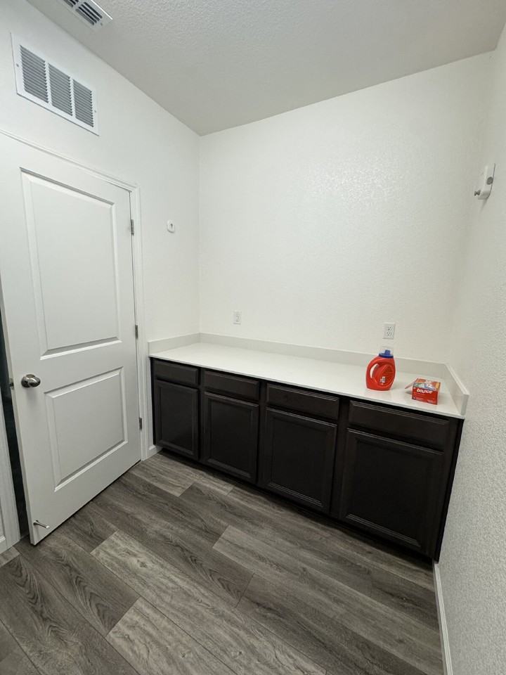 2504 Creekview Dr - Photo 6 of 20