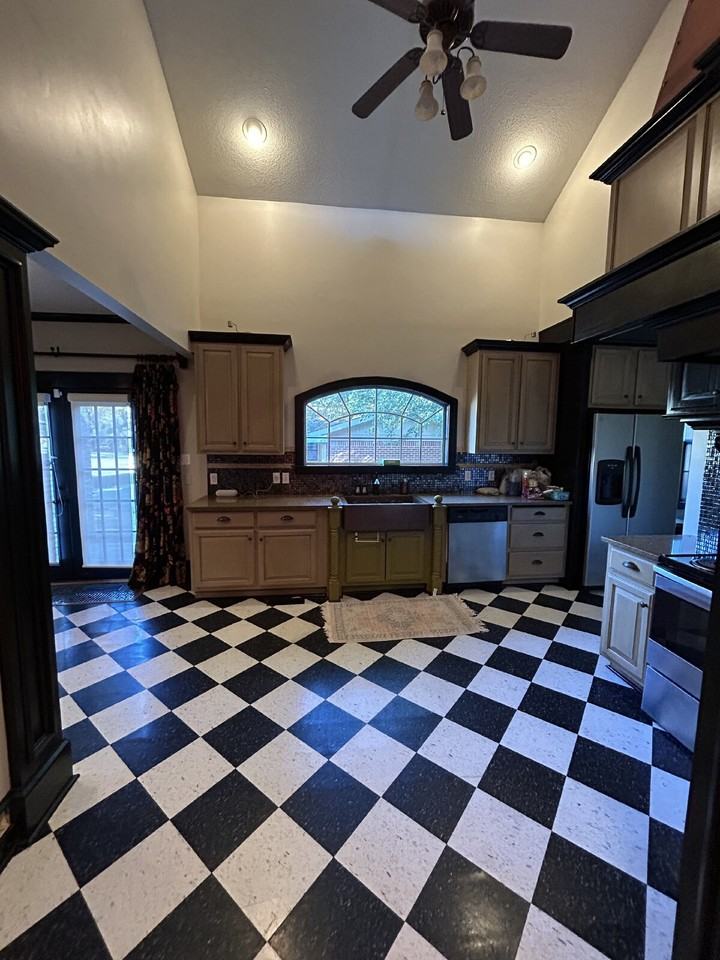 517 West Thomas Avenue - Photo 7 of 42