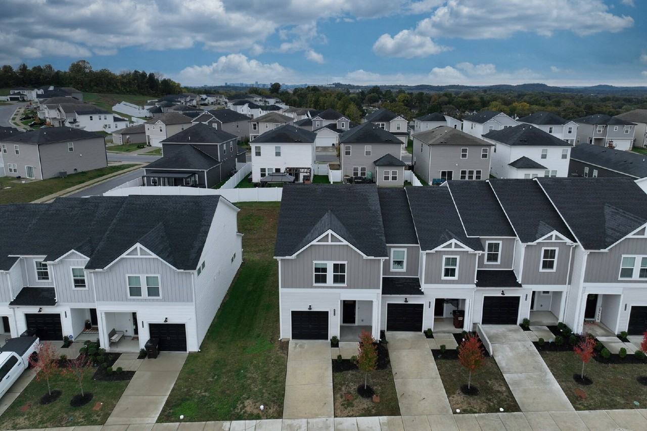 4554 Skywood Ln - Photo 5 of 49