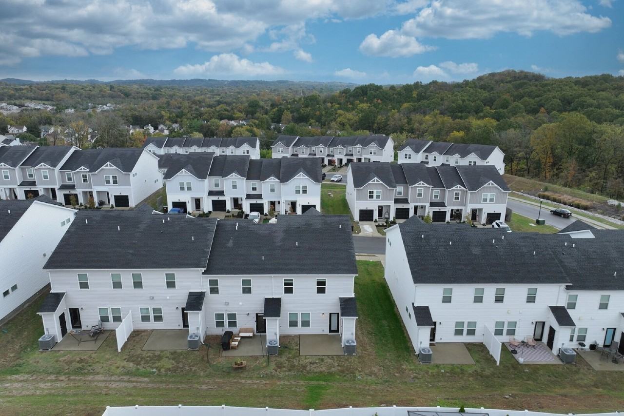 4554 Skywood Ln - Photo 6 of 49