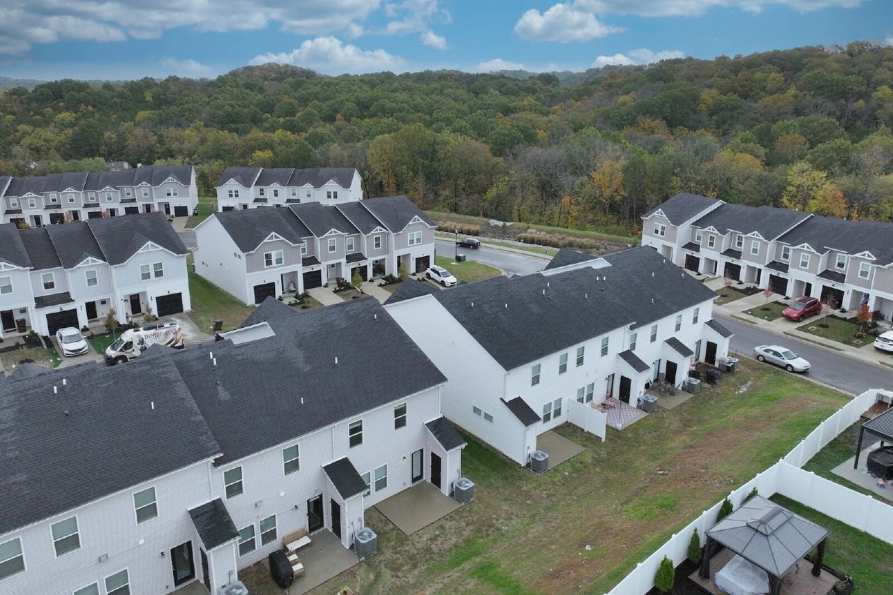 4554 Skywood Ln - Photo 7 of 49