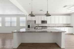 featured image of 21451 W Palm Ln